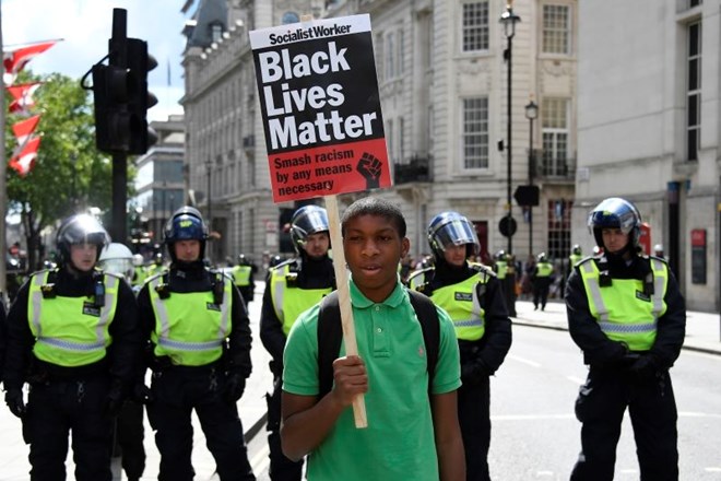 Francozi protestirajo proti policijskemu nasilju in rasizmu, protesti tudi v Londonu
