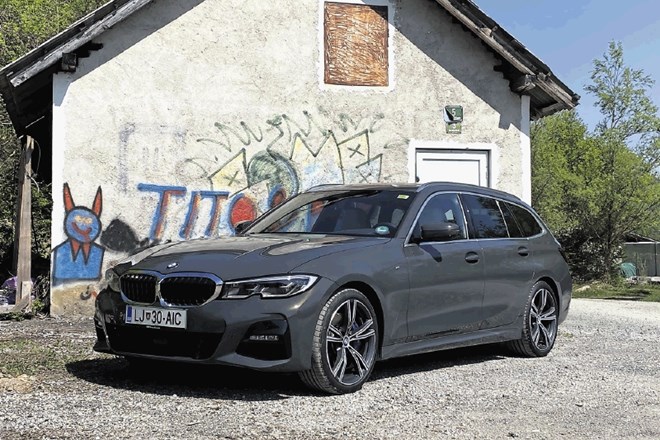 BMW serije 3 touring je kljub karavanski karoseriji avtomobil, ki v prvi vrsti navduši z voznimi lastnostmi.