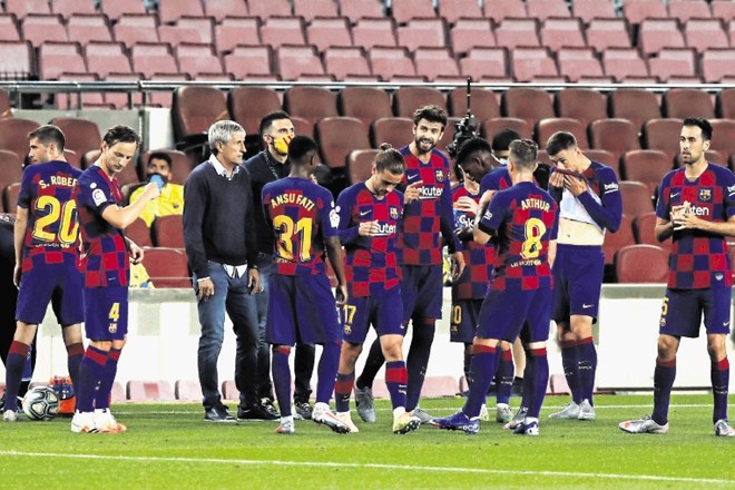 Zapravljanje točk v zaključkih tekme postaja zaščitni znak nogometašev Barcelone.