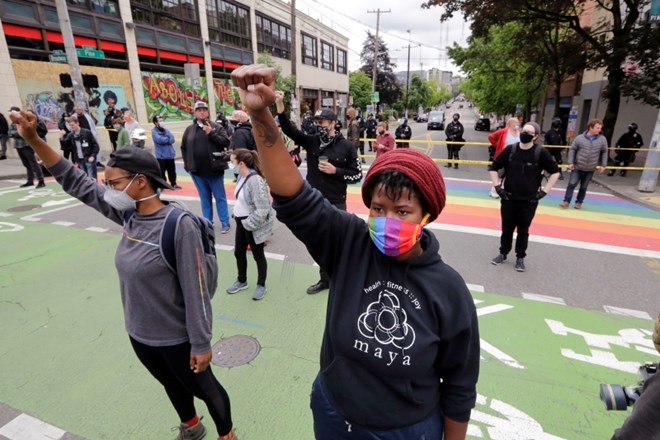 Policija v Seattlu prevzela nadzor nad avtonomnim protestnim območjem v središču mesta