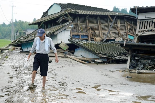 #foto  poplavah na Japonskem umrlo najmanj 18 ljudi 