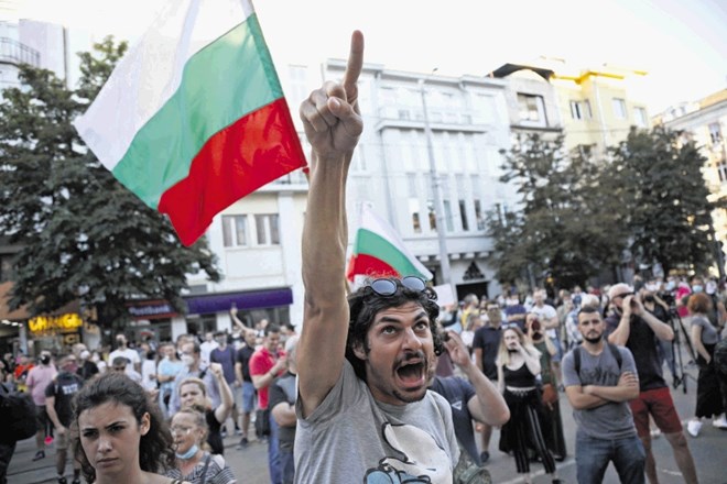 Protestniki v Sofiji zahtevajo odstop vlade in generalnega državnega tožilca.