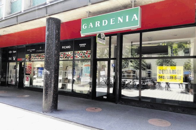 Cvetličarna Gardenie v Konzorciju je zaprta, na  izložbenem oknu pa ima izobešen oglas, da se oddaja.