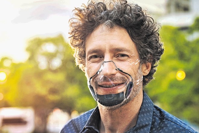 Koronavirus in moda:  Kdaj bomo po dizajnerske maske hodili v Milano?