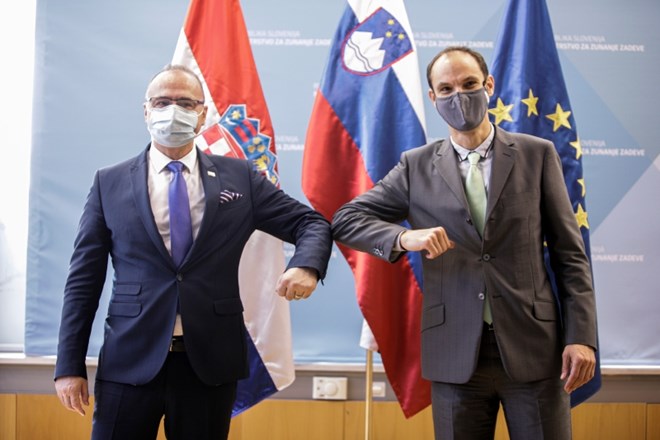 Hrvaški zunanji minister Gordan Grlić Radman in slovenski zunanji minister Anže Logar.