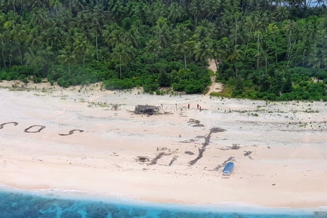 #foto Velik znak SOS rešil mikronezijske brodolomce