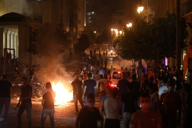 #foto V Bejrutu po eksploziji izbruhnili protesti