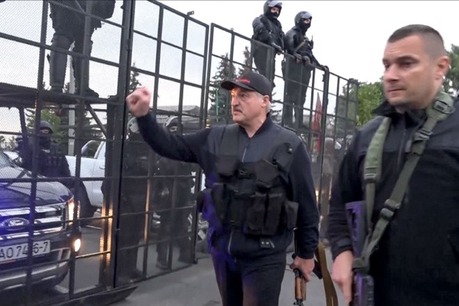 Po množičnem protestu v Minsku aretacije vidnih predstavnikov opozicije