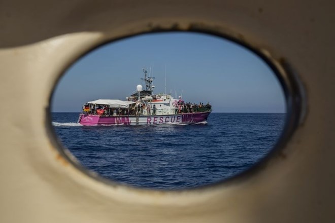 Reševalna ladja z migranti prosi za takojšnjo pomoč