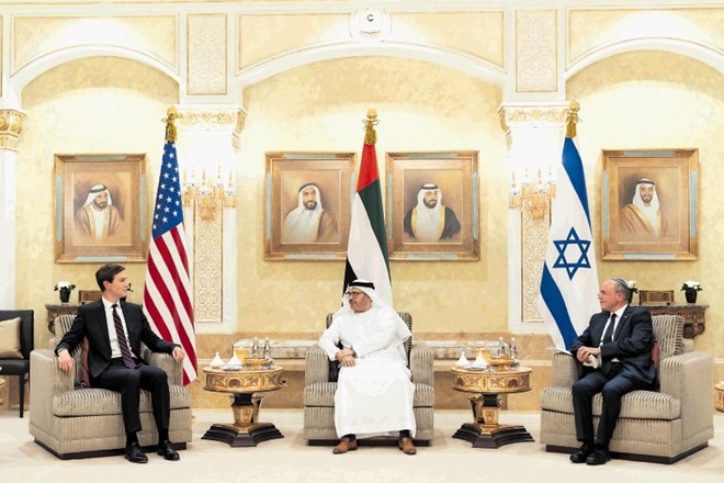 Izraelski svetovalec za nacionalno varnost Meir Ben-Šabat ter svetovalec ameriškega predsednika in zet Jared Kushner v Abu...