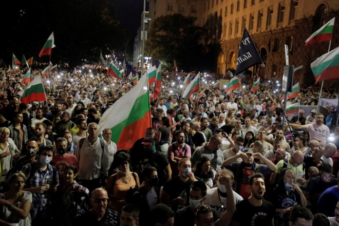 V Bolgariji v spopadih na protestih več deset ranjenih in aretiranih