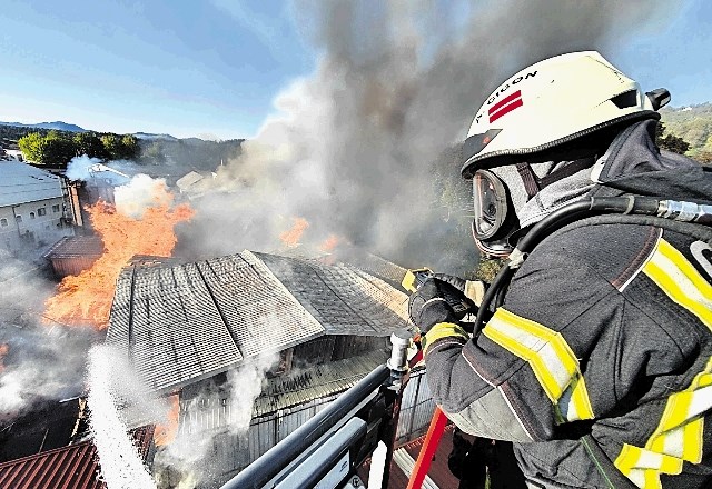 Izjemno delo gasilcev med in po požaru v Postojni