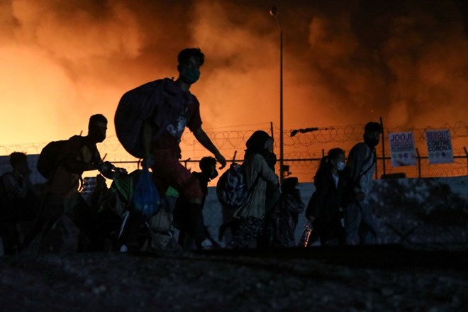 #foto Največji grški begunski center v pepelu