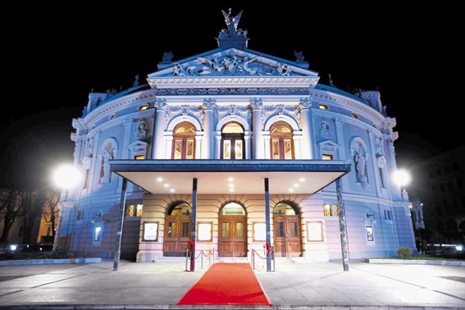 V SNG Opera in balet Ljubljana so ohranili  abonmaje, vezane na določene dni v tednu, in na novo dodali polovični abonma Mala...
