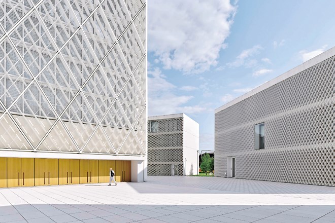 Islamski versko-kulturni center, Ljubljana, 2020; arhitektura: Bevk Perović arhitekti David Schreyer