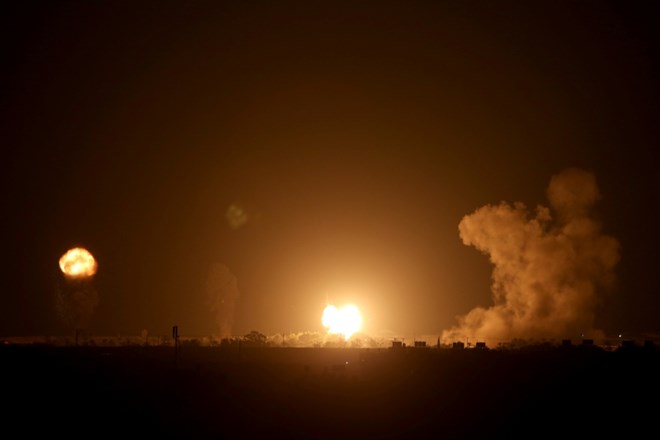 #foto Izrael napadel cilje Hamasa na območju Gaze 
