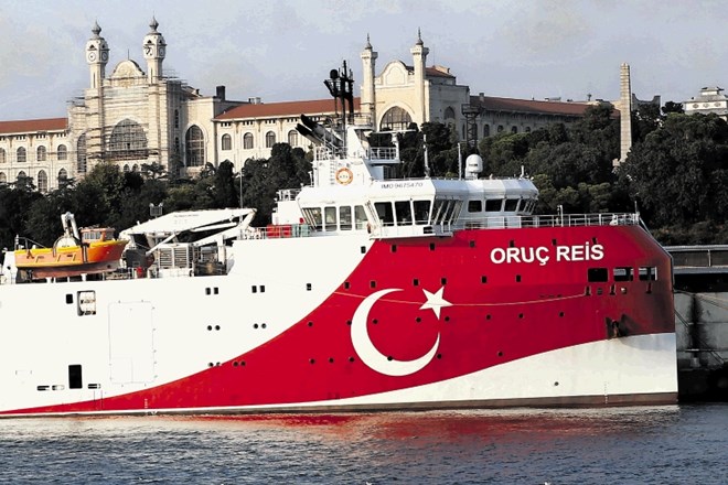 Umik turške raziskovalne ladje Oruc Reis iz grškega epikontinentalnega pasu je obveljal za pozitiven korak za diplomatsko...