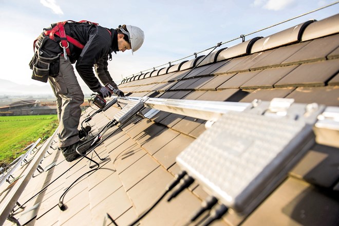 Montažo solarnih panelov na streho objekta se vedno izvede tako, da ne vpliva na garancijsko dobo kritine. dokumentacija...