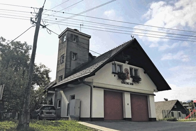 Gasilski dom Zasip ima zdaj sivo streho, tako da je skladen s predpisi blejske občine, kar mu je med drugim omogočilo...