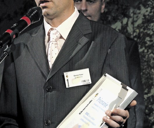Regijsko in srebrno priznanje gazela je leta 2006 prevzel direktor podjetja Elvez Danilo Fišter.