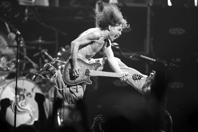 Eddie Van Halen med koncertom na Dunaju leta 2004.