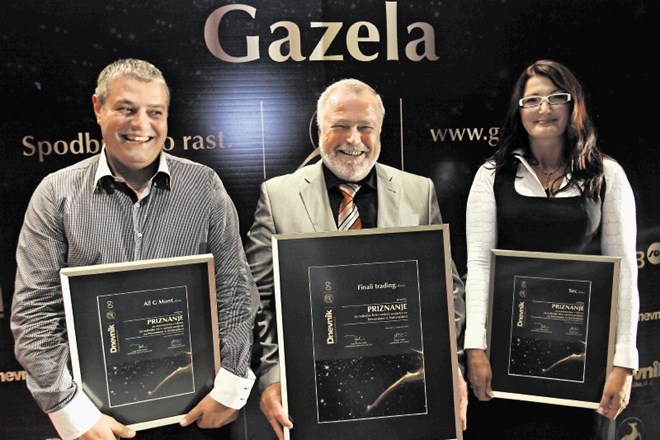Emil Grižon, lastnik podjetja Finali trading (na sredini), se je regijskega priznanja veselil leta 2009.