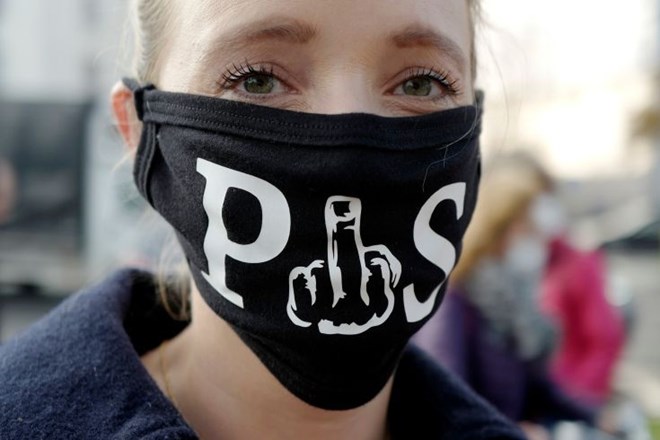 #foto Na Poljskem se nadaljujejo protesti proti odločitvi sodišča  o prepovedi splava