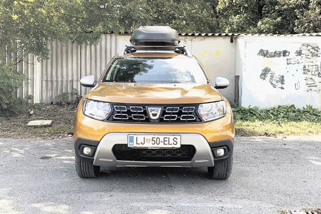 Dacia duster in suzuki vitara: Na skrajni strani športnoterenskega spektra