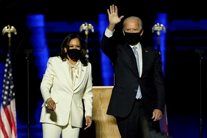Izvoljeni predsednik Joe Biden na desni in podpredsednica Kamala Harris na levi.
