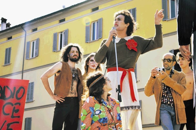 Film Bridka leta prinaša zgodbo Maria Mielija, enega od ustanoviteljev italijanskega gibanja za osvoboditev homoseksualnosti...