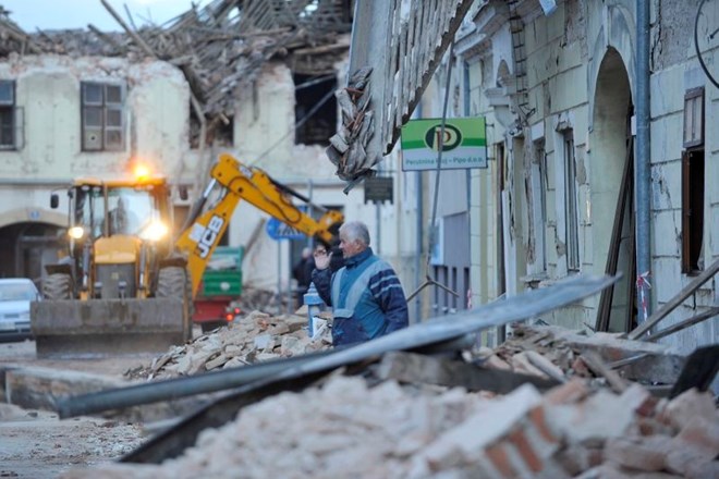 Silovit potres je uničil številne stavbe v Petrinji.