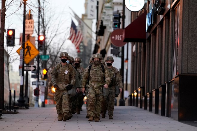 V prestolnici mrgoli vojakov, ki že vse od 6. januarja skrbijo za varne ulice Washingtona.