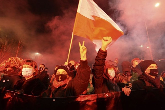 #foto Na Poljskem protesti ob uveljavitvi skoraj popolne prepovedi splava