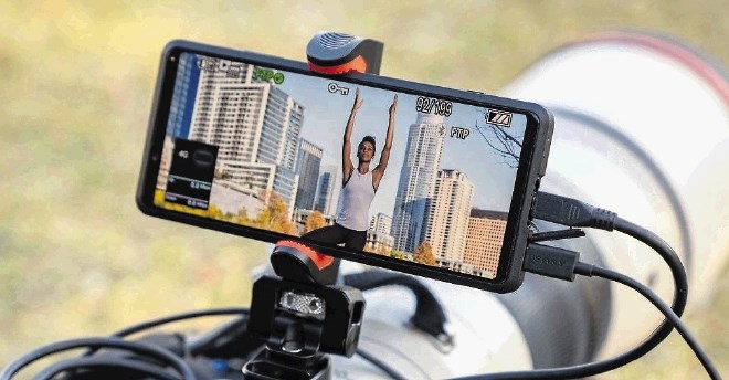 Mobilnik xperia pro omogoča prenos posnetkov s profesionalnih kamer v živo in v ločljivosti 4K prek omrežja 5G.