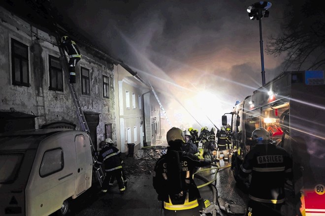 Z obsežnim požarom se je več ur borilo kar 110 gasilcev iz devetih gasilskih društev – PGD Višnja Gora, Stična, Kriška vas,...