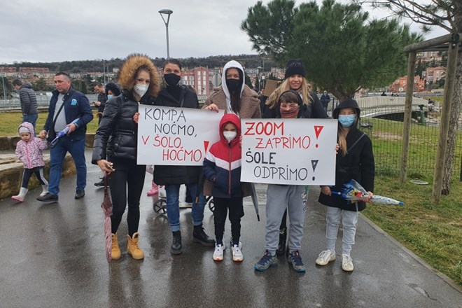 #foto Protesti staršev in šolarjev proti vladi po vsej Sloveniji