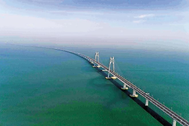 Most Danjang-Kunšan je najdaljši most na svetu. Dolg je 41,58 km, celoten viadukt pa kar 165 km. Za gradnjo so potrebovali 74...