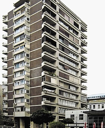 Stanovanjska stolpnica v Kersnikovi ulici, 1971