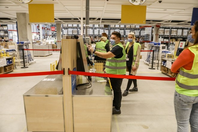 V ljubljanski Ikei urejajo še zadnje podrobnosti pred četrtkovo otvoritvijo.