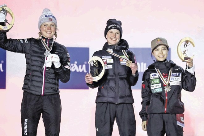 Slovenka Ema Klinec (v sredini) je zasluženo postala svetovna prvakinja, potem ko je v izjemnem boju premagala svoji...