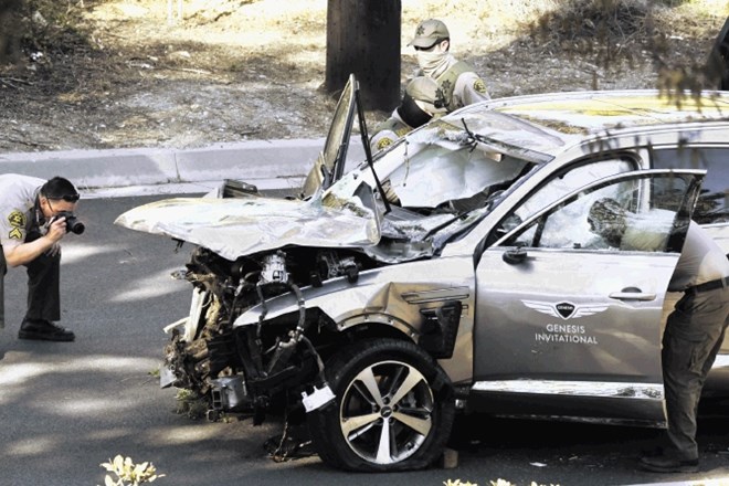 Vzrok za prometno nesrečo Tigerja Woodsa naj bi bila nepazljiva vožnja. Njegov športni terenec je bil opremljen  s...