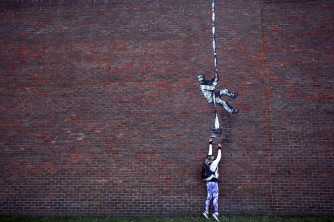 #foto Na obzidju zapora v Readingu najverjetneje Banksyjev pobegli zapornik 