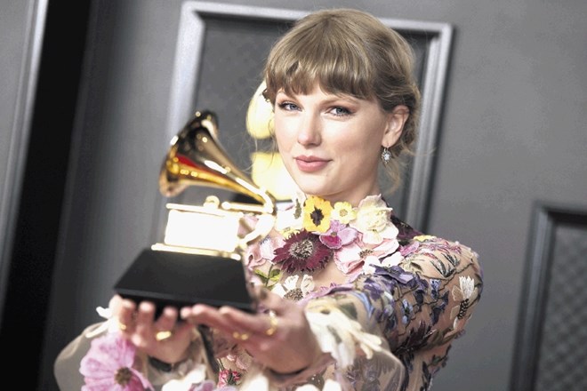 Svet je z ubesedenjem svojih čustev prepričljivo nagovorila Taylor Swift , ki je za album Folklore prejela grammyja za album...