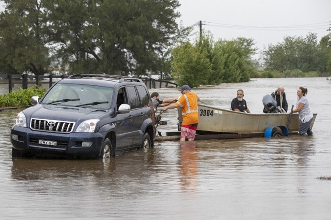 #foto Zaradi poplav evakuirali dele avstralskega Sydneyja