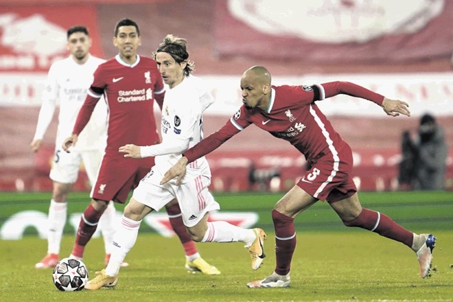 Luka Modrić (v belem dresu) je na sredini igrišča povezoval igro Reala in ga popeljal v polfinale lige prvakov.