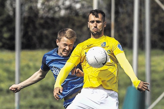 Igralec Brava Mustafa Nukić (v rumeni majici) je proti Domžalam dosegel prvi gol in podal za drugega. Z devetimi podajami je...