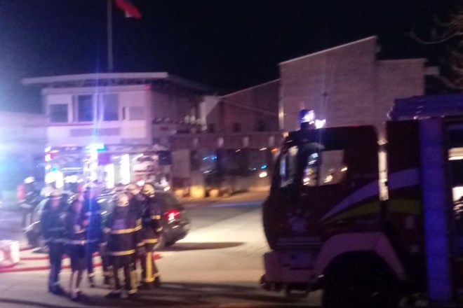 #foto  Na OŠ Franceta Prešerna v Kranju zaradi požara pouk na daljavo