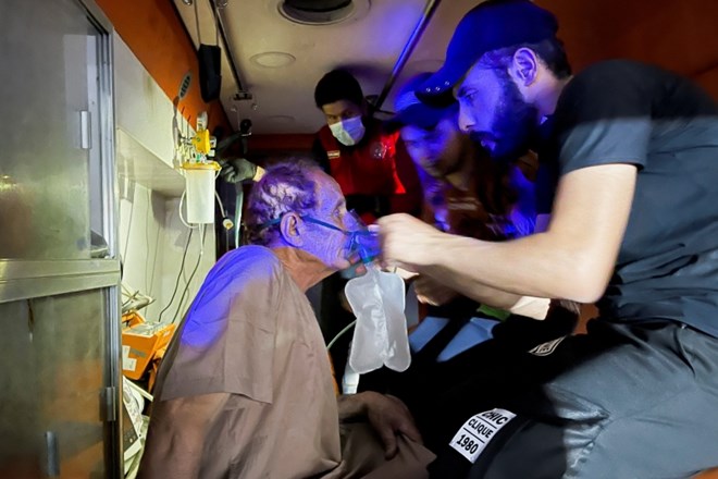 #video 82 mrtvih in 110 ranjenih v požaru oddelka za covidne bolnike