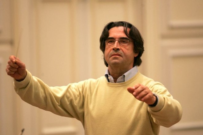 Scalo  bodo  ponovno odprli Dunajski filharmoniki pod vodstvom dirigenta Riccarda Mutija.