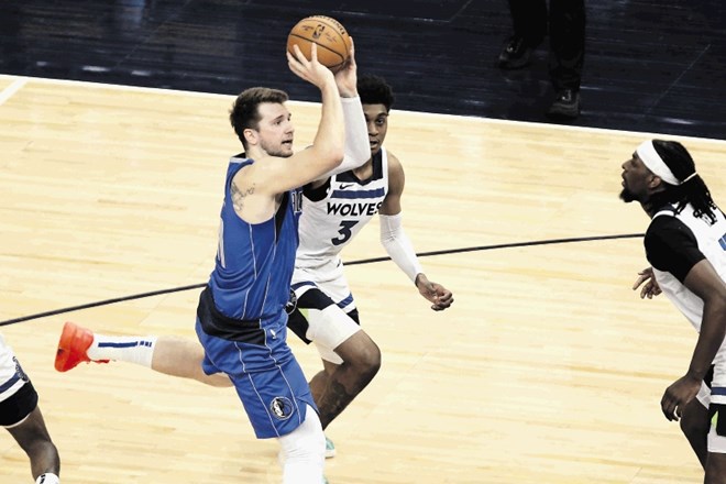Luko Dončića z Dallasom v prvem krogu končnice lige NBA čaka težak dvoboj z LA Clippers.